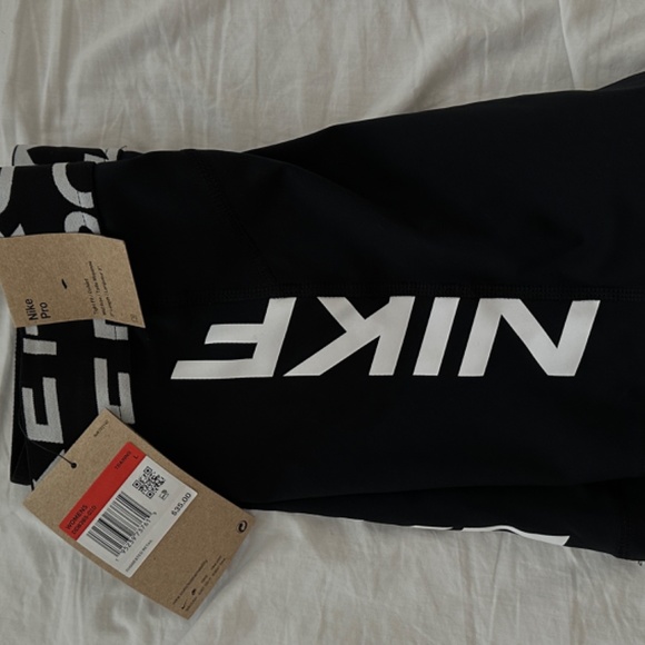 Nike pro shorts - Picture 2 of 2